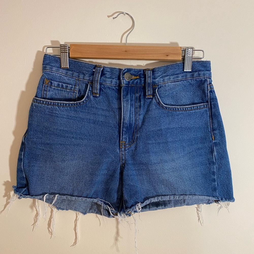 Size 3/26 Vans Raw Hem Jean Shorts with 3” Inseam